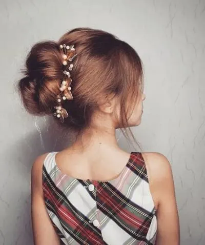 Classic Bun With Accessories
