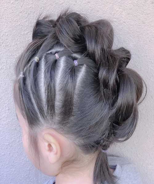 Loose Braided Top With Short Ponytail