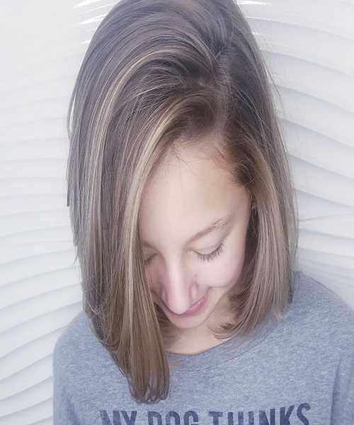 Naturally Textured Side Swept Bob Hairstyle