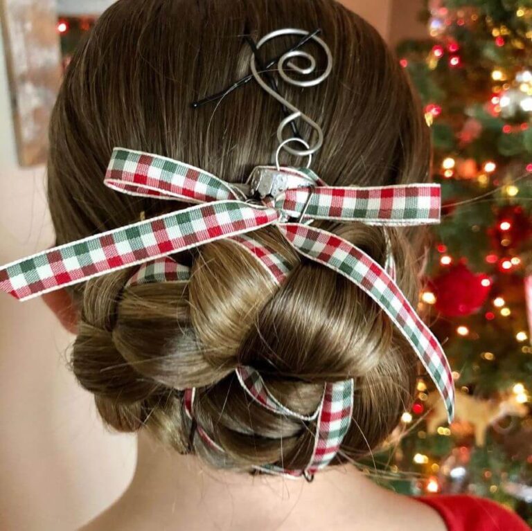 Elegant Easy Christmas Hairstyles For Girls This Holiday Season