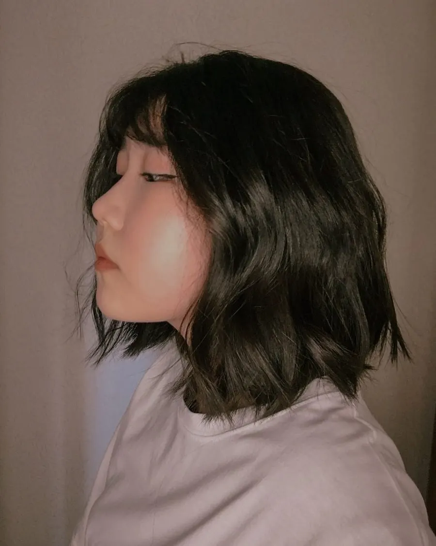 short Korean wavy bob for round face