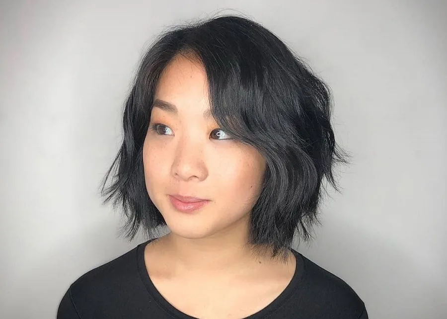 Korean short wavy bob for round face